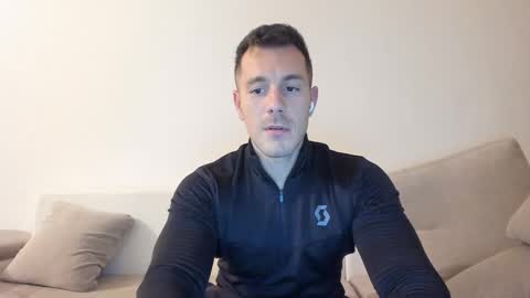 roberto4ever online show from November 13, 2025, 4:06 pm