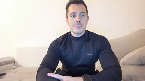 roberto4ever online show from November 25, 2025, 4:18 pm