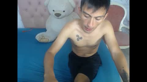 roberto_pinzon online show from February 14, 2026, 2:52 am