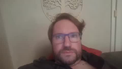 robinouhot online show from February 19, 2025, 8:52 pm