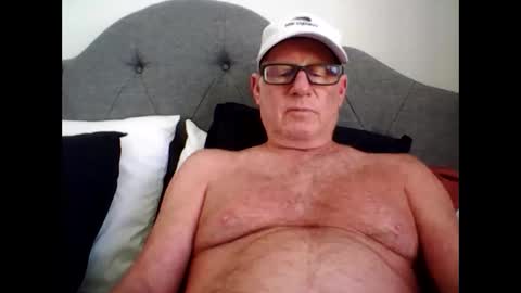 robo0000 online show from April 1, 2026, 9:01 pm