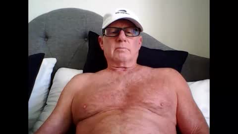 robo0000 online show from April 3, 2026, 7:45 pm