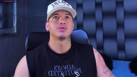 rocco_santos online show from November 9, 2025, 2:15 pm