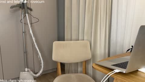 Snapshot of rodrigoveira chatting on December 6, 2024, 11:47 pm Rodrigo online show from December 6, 2024, 11:47 pm