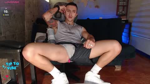 Snapshot of rogert_xx chatting on October 29, 2025, 1:52 am Rogert online show from October 29, 2025, 1:52 am