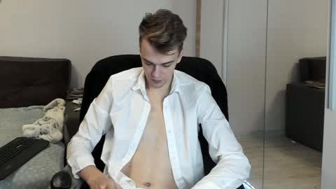 taylor fox online show from January 20, 2025, 6:42 am