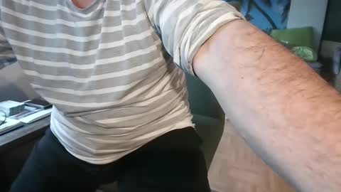 rolandloser1000 online show from November 10, 2025, 8:13 am