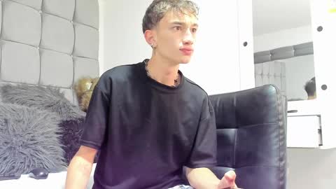 Snapshot of rolito18_ chatting on December 31, 2024, 1:08 pm twink juli online show from December 31, 2024, 1:08 pm