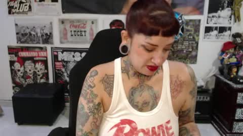 Snapshot of rollyderolandia666 chatting on May 4, 2026, 7:43 pm Rolly online show from May 4, 2026, 7:43 pm