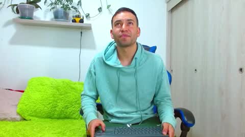 rolos_hot32 online show from January 8, 2026, 2:41 pm