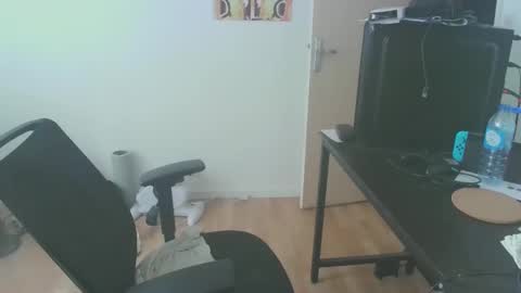 romainb72 online show from January 3, 2025, 1:14 pm