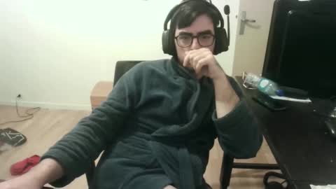 Snapshot of romainb72 chatting on February 8, 2026, 6:33 pm romainb72 online show from February 8, 2026, 6:33 pm