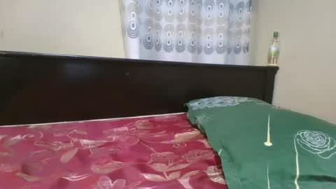 Snapshot of romantic2u4 chatting on July 9, 2026, 7:45 am Emma online show from July 9, 2026, 7:45 am