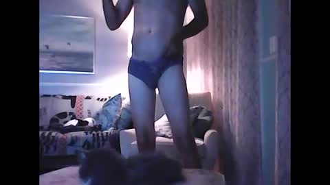 ronvlv online show from October 6, 2025, 2:53 am