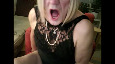 Snapshot of rosa_teevee chatting on February 4, 2025, 1:02 am Tina online show from February 4, 2025, 1:02 am