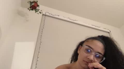 Snapshot of rosalinatoosexy chatting on February 6, 2025, 8:29 am Rosalina online show from February 6, 2025, 8:29 am