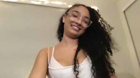 Snapshot of rosalinatoosexy chatting on March 3, 2025, 8:27 am Rosalina online show from March 3, 2025, 8:27 am