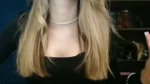 Rosalina online show from November 16, 2025, 2:44 pm