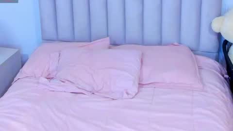 rosarojaa online show from September 14, 2025, 11:26 pm