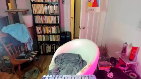 rose257044 online show from September 16, 2025, 8:10 pm