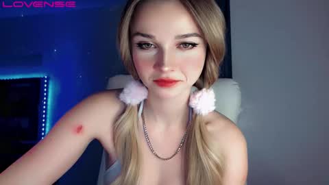 rose__luck online show from December 16, 2025, 3:28 pm