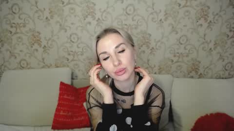 Snapshot of rose__shine chatting on January 8, 2025, 1:31 pm rose shine online show from January 8, 2025, 1:31 pm