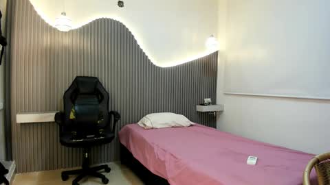 Rose  online show from April 28, 2026, 3:11 am