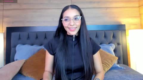 roseaurora online show from April 6, 2026, 12:39 pm