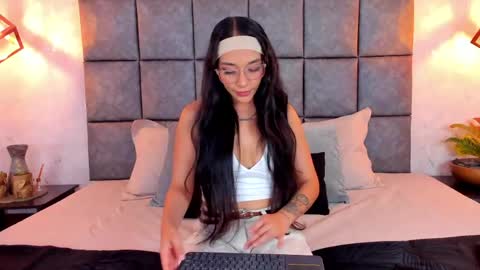 Snapshot of roseaurora chatting on May 14, 2026, 10:33 am roseaurora online show from May 14, 2026, 10:33 am