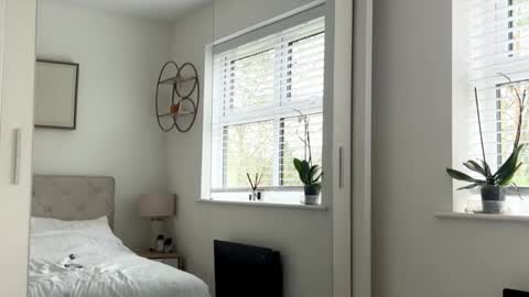 Snapshot of rosebella_ chatting on February 18, 2026, 1:29 pm Bella online show from February 18, 2026, 1:29 pm