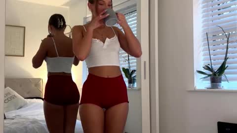 Snapshot of rosebella_ chatting on February 27, 2026, 7:19 am Bella online show from February 27, 2026, 7:19 am