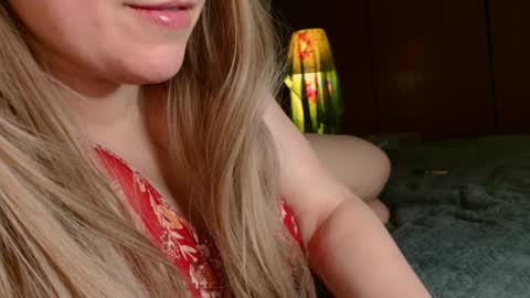 Snapshot of roseberryred chatting on April 5, 2026, 4:04 pm Roseberry online show from April 5, 2026, 4:04 pm