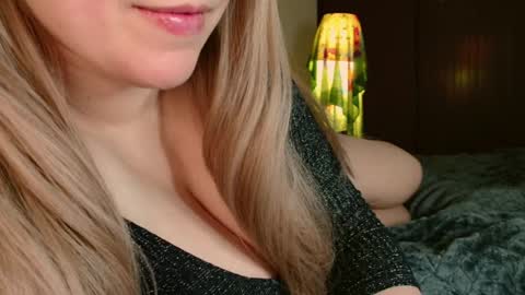 Snapshot of roseberryred chatting on April 11, 2026, 10:08 am Roseberry online show from April 11, 2026, 10:08 am