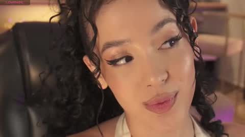 Rose  online show from October 26, 2025, 6:58 pm