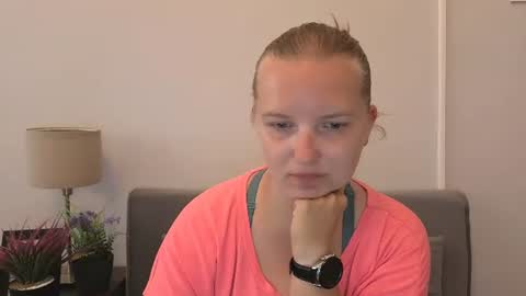 Snapshot of rosehypnotic chatting on June 24, 2026, 7:40 am Rose online show from June 24, 2026, 7:40 am