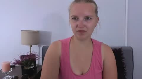 Snapshot of rosehypnotic chatting on July 8, 2026, 7:35 am Rose online show from July 8, 2026, 7:35 am