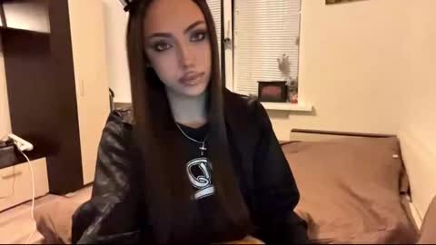 Mimi online show from November 28, 2025, 1:58 pm