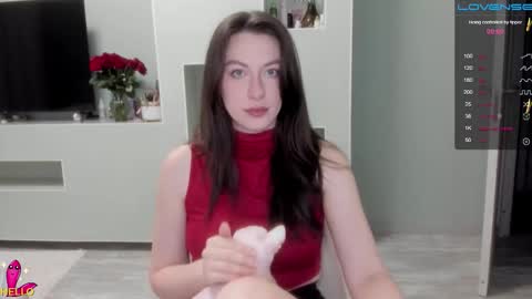 Julia online show from September 19, 2025, 9:15 pm