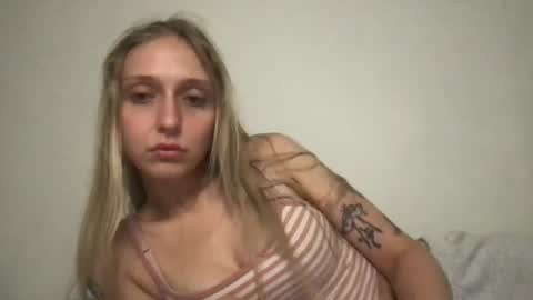 Snapshot of rosepuzzy69 chatting on October 1, 2025, 7:03 am RosePuzzy69 online show from October 1, 2025, 7:03 am