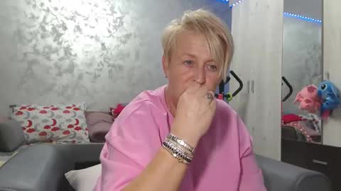 Lovepinklilly online show from April 5, 2026, 4:15 pm