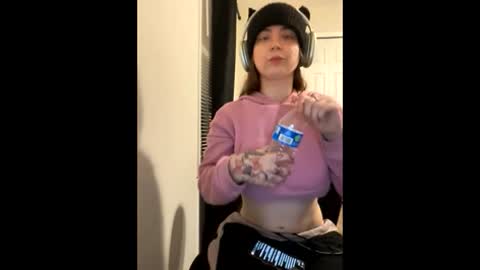 Snapshot of roseyla1 chatting on February 8, 2026, 2:59 am roseyla1 online show from February 8, 2026, 2:59 am