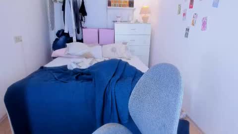 Snapshot of roshelle_xxx chatting on February 19, 2025, 4:55 pm Roshelle online show from February 19, 2025, 4:55 pm