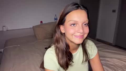 Snapshot of roshelle_xxx chatting on March 3, 2026, 12:00 pm Roshelle online show from March 3, 2026, 12:00 pm