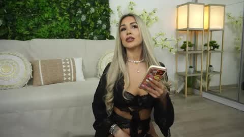 Snapshot of roshen_amira chatting on May 1, 2026, 12:54 pm Amii online show from May 1, 2026, 12:54 pm