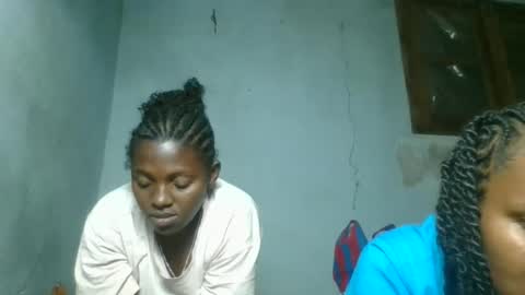 rosia22 online show from October 12, 2025, 5:56 pm