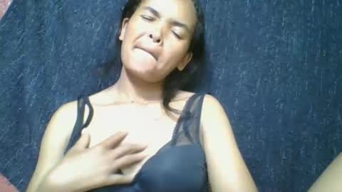 rosia685234 online show from April 16, 2026, 4:19 pm