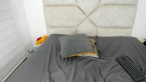 rosse_evans_3 online show from October 24, 2025, 1:24 am