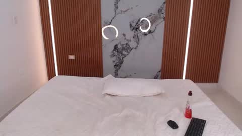 Rossi Hill online show from November 15, 2025, 1:29 pm