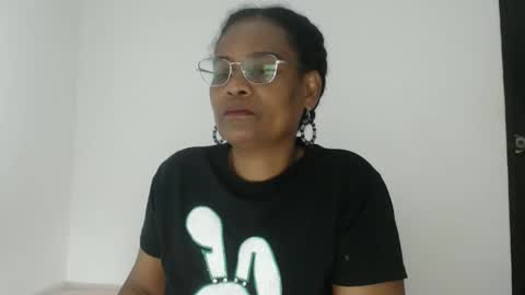 luxa online show from October 8, 2025, 7:00 pm