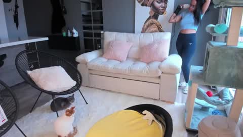 Rouss marie henao  online show from September 17, 2025, 10:22 pm